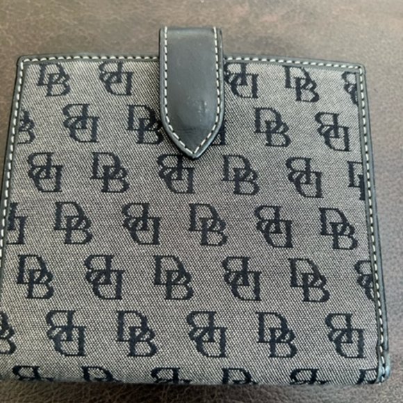 Dooney and Bourke pocketbook w/wallet - Picture 5 of 7